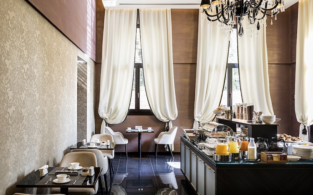 뷔페 아침 식사