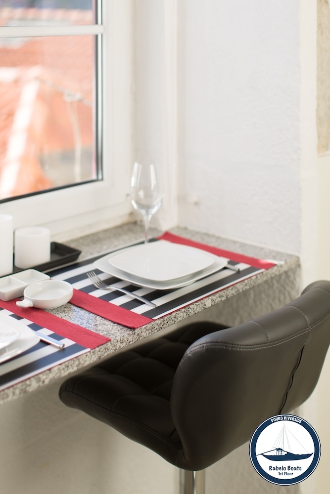 객실 내 식사 공간