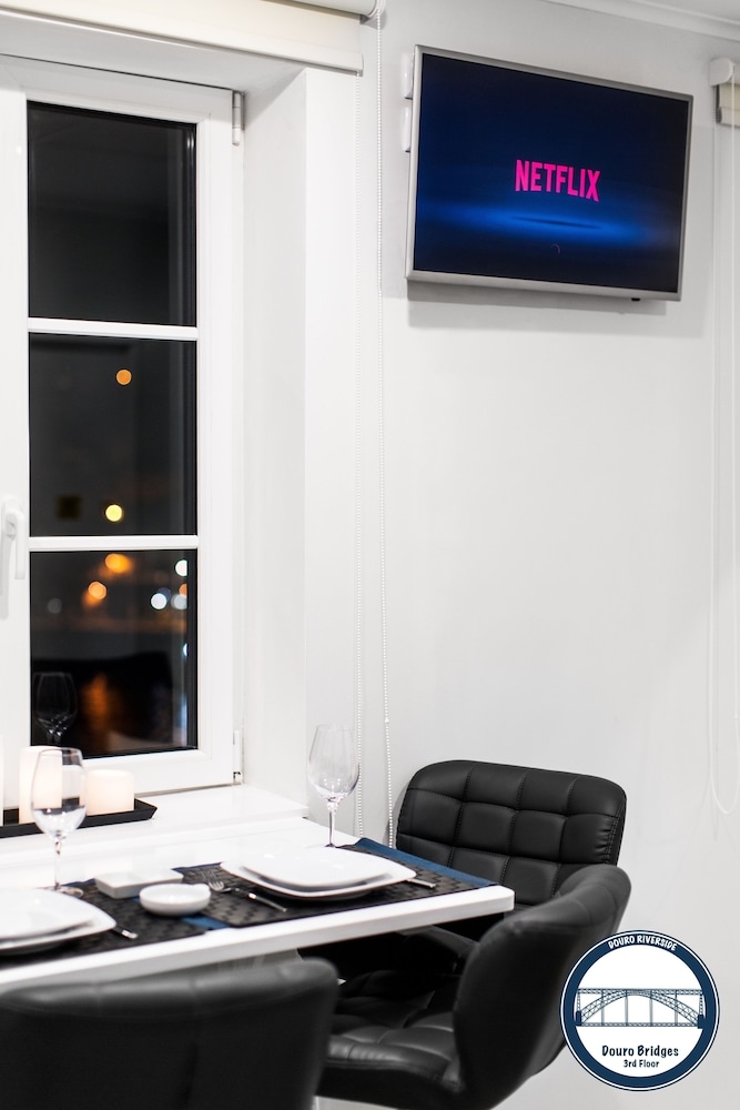 객실 내 식사 공간