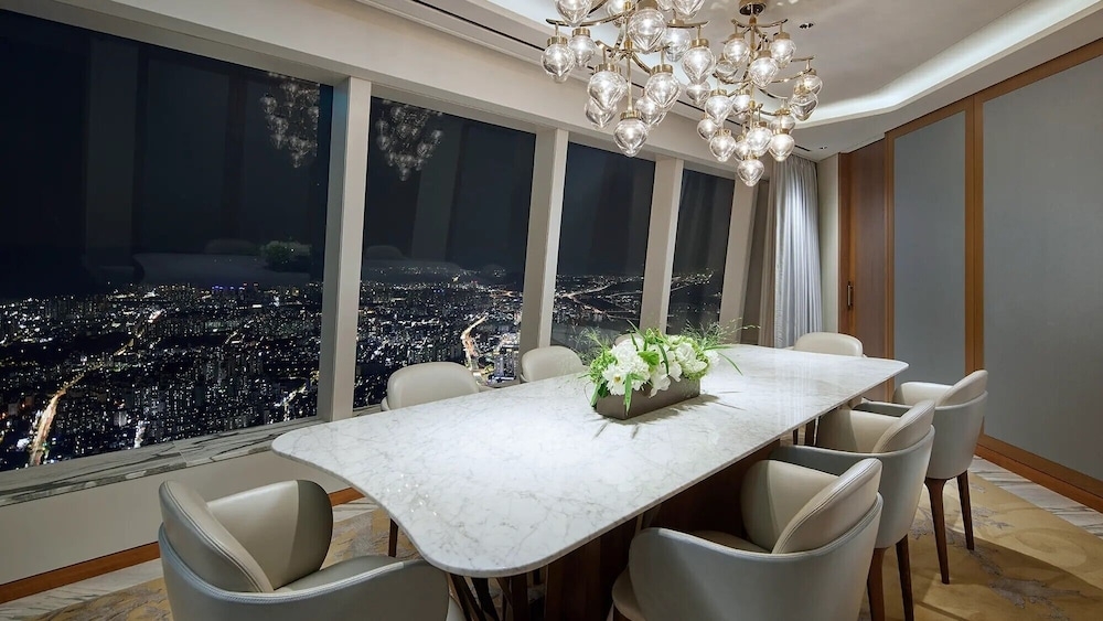 객실 내 식사 공간