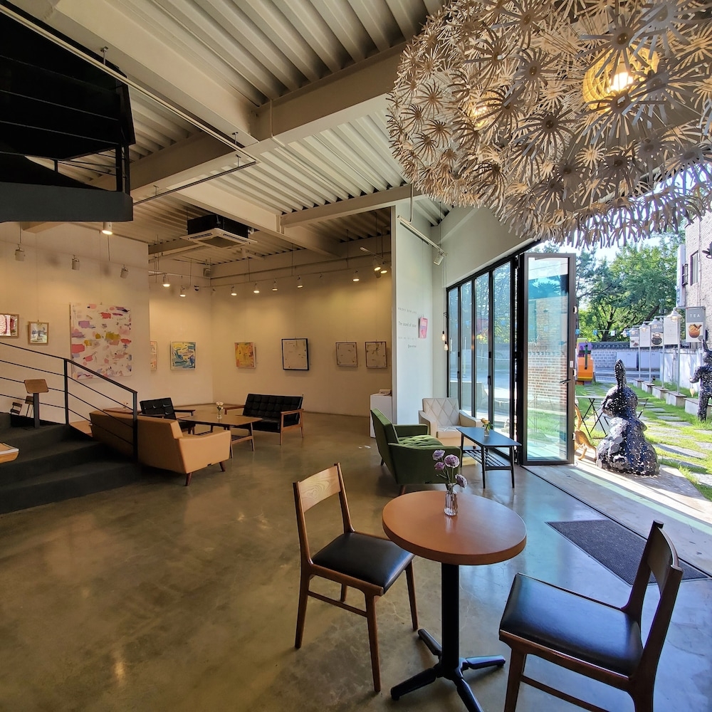 로비 좌석 공간