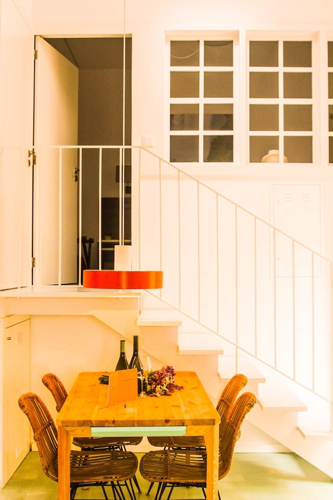 객실 내 식사 공간