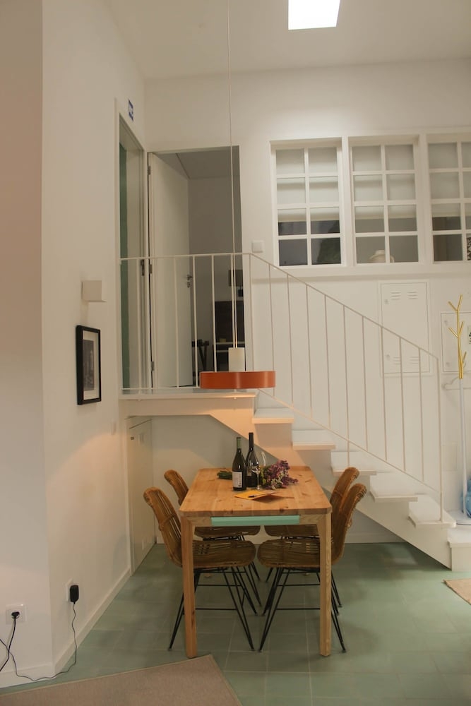 객실 내 식사 공간