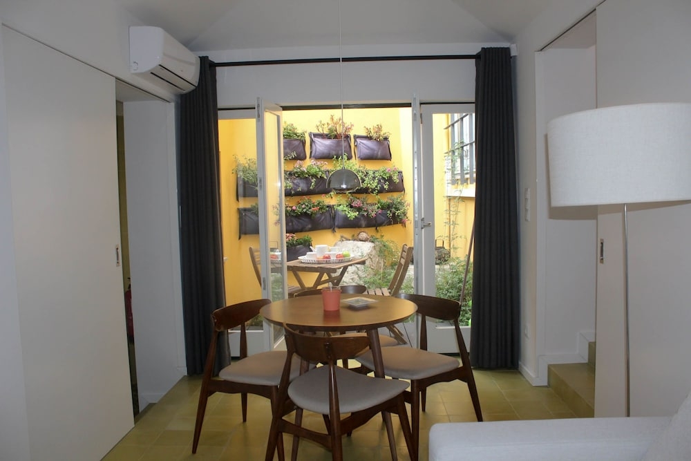 객실 내 식사 공간