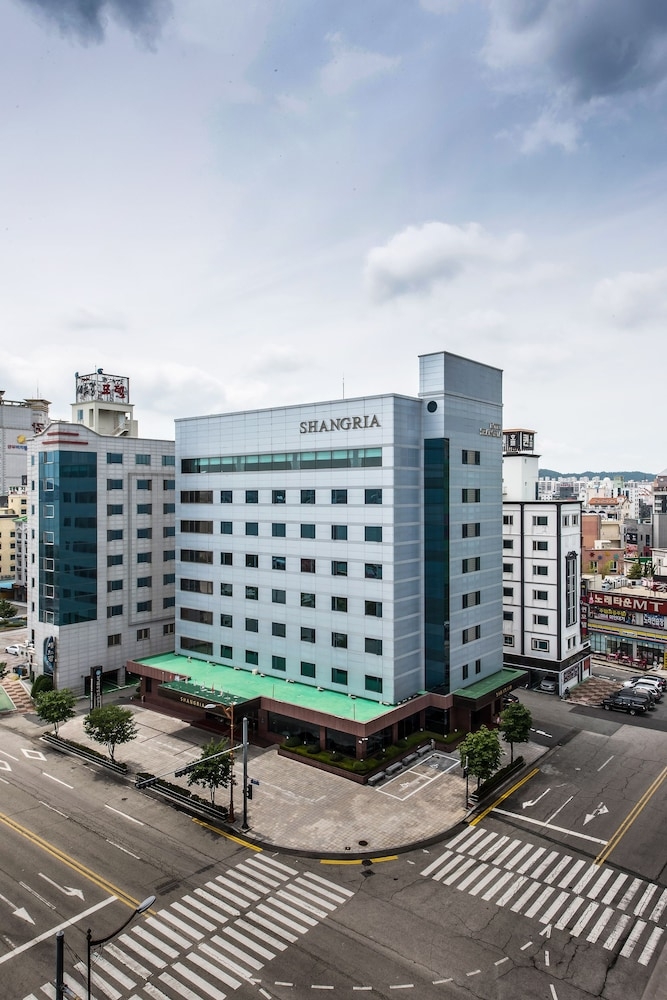 숙박 시설 정면