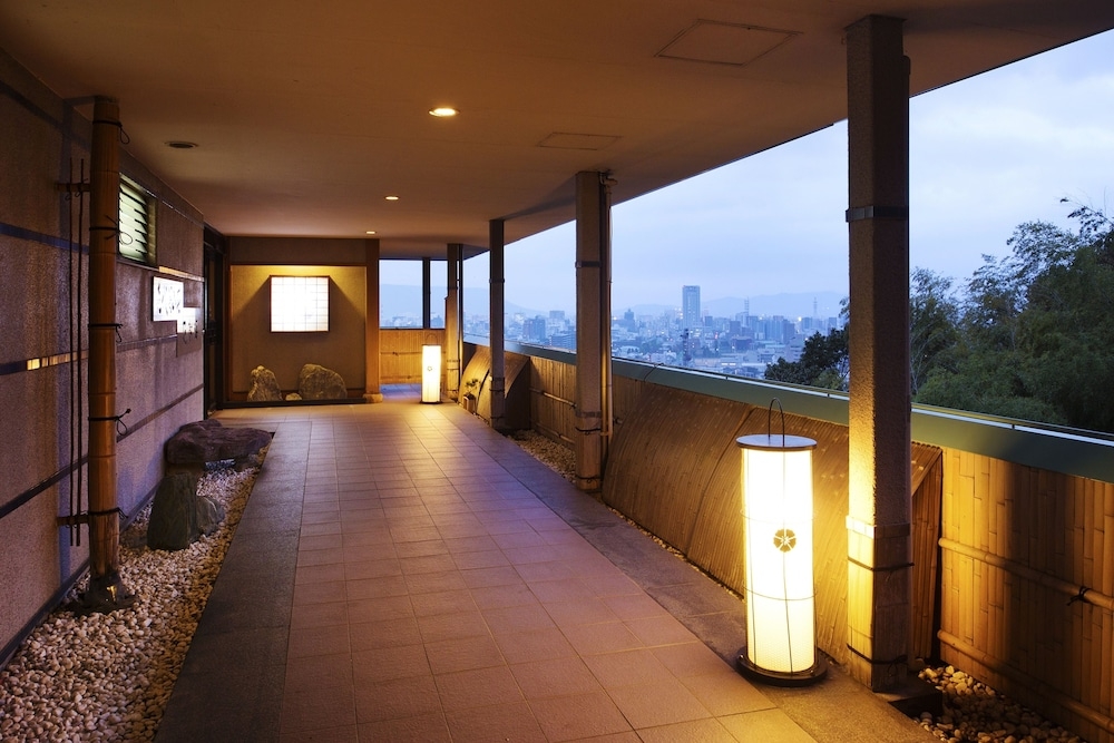 숙박 시설 입구