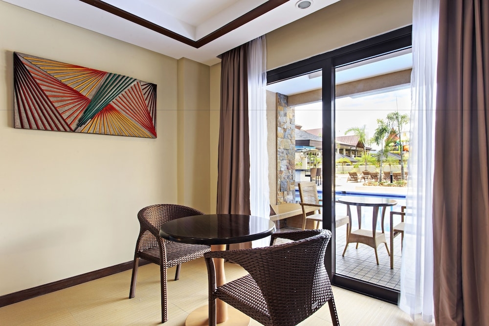 객실 내 식사 공간