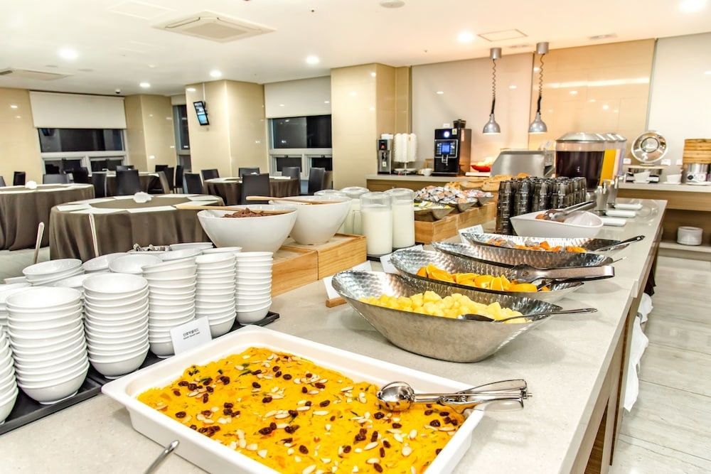 뷔페 아침 식사