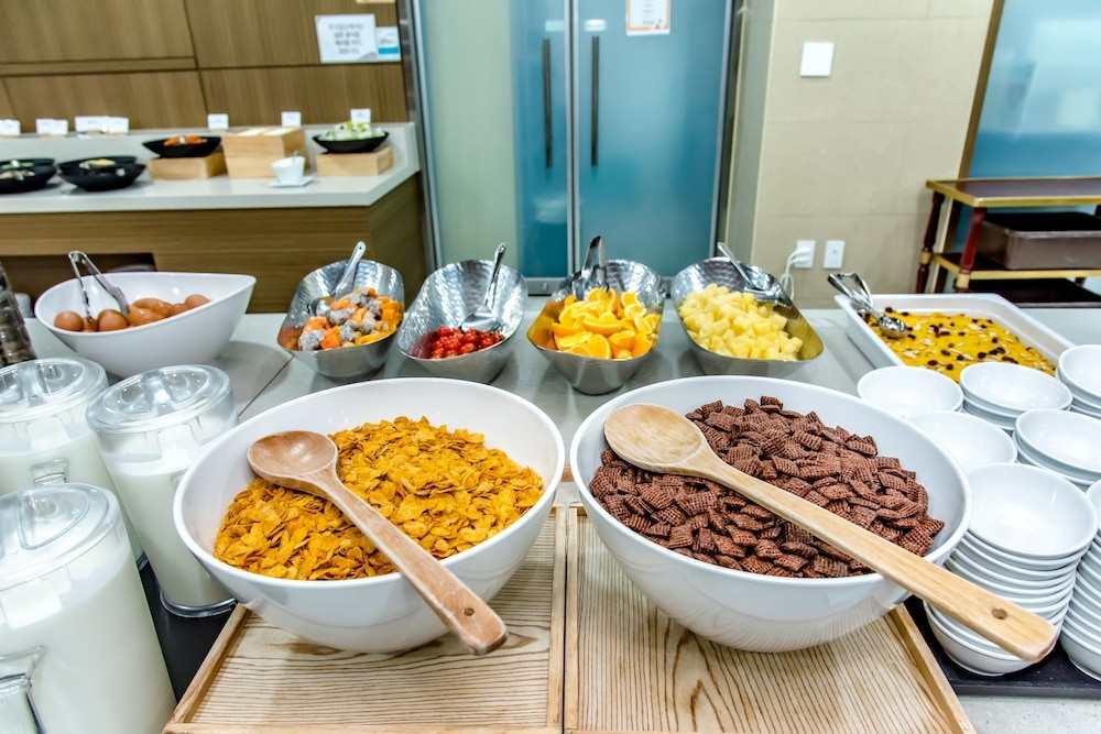 뷔페 아침 식사