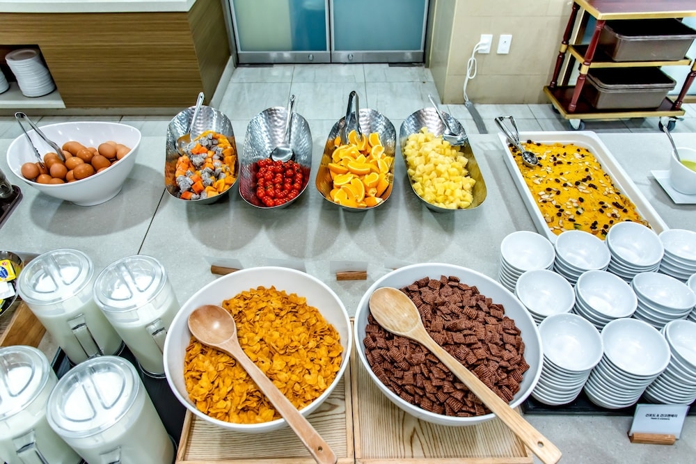 뷔페 아침 식사