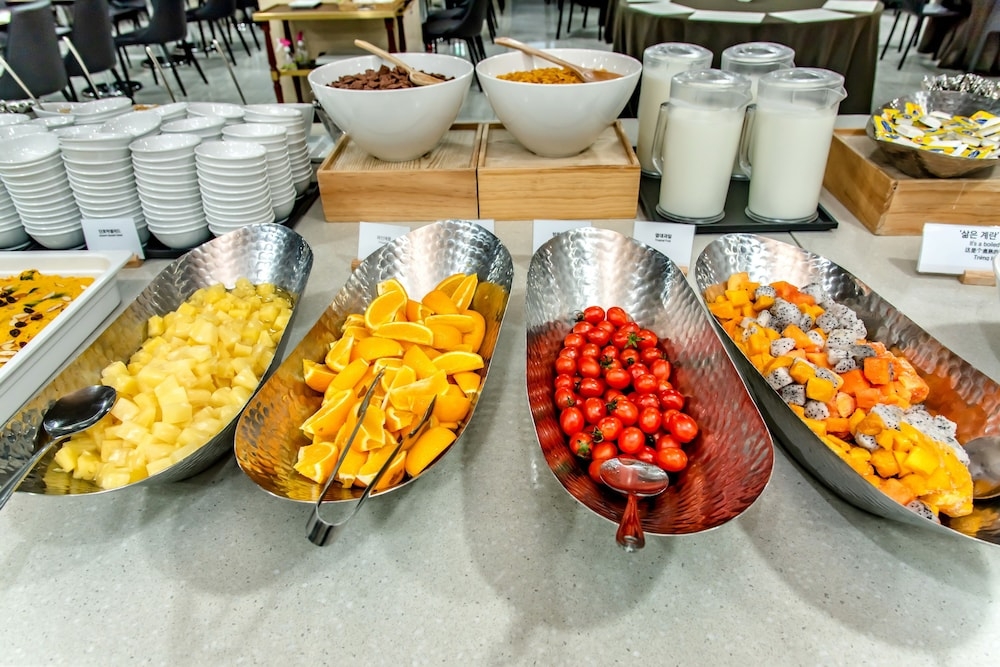 뷔페 아침 식사
