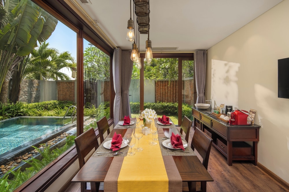 객실 내 식사 공간