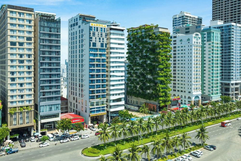 숙박 시설 정면 - 저녁/밤