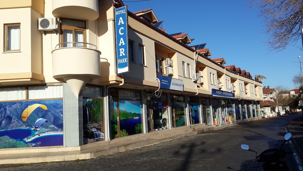 숙박 시설 정면 - 저녁/밤