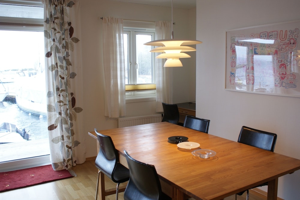 객실 내 식사 공간