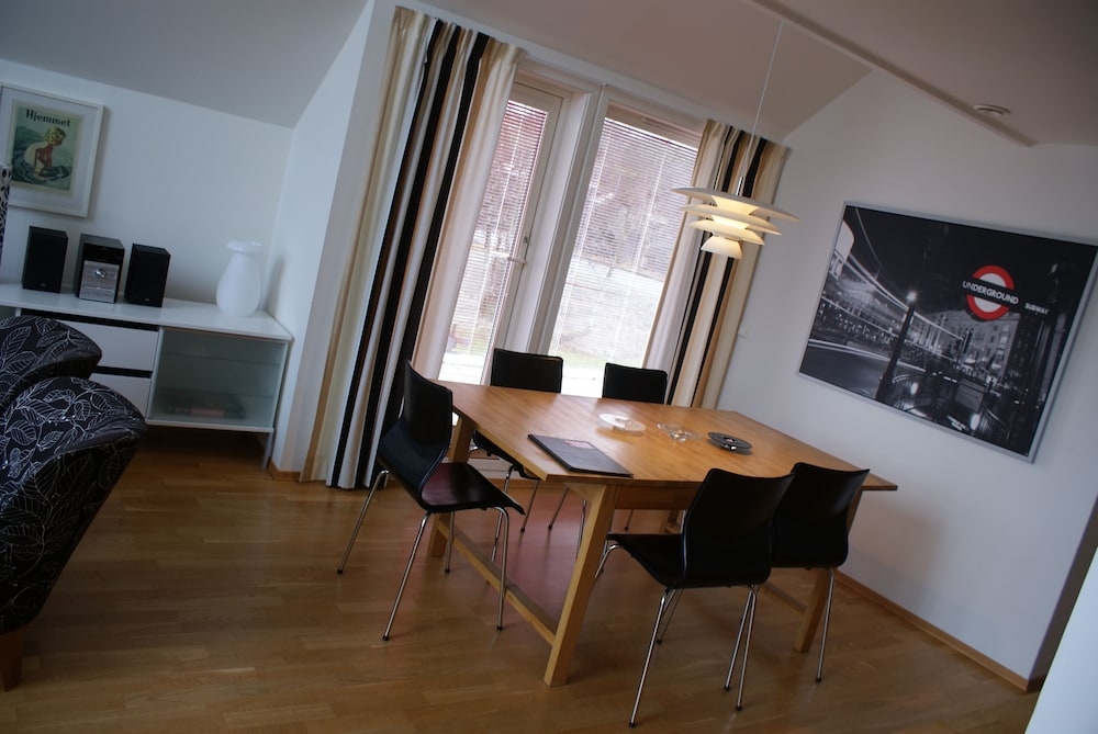 객실 내 식사 공간