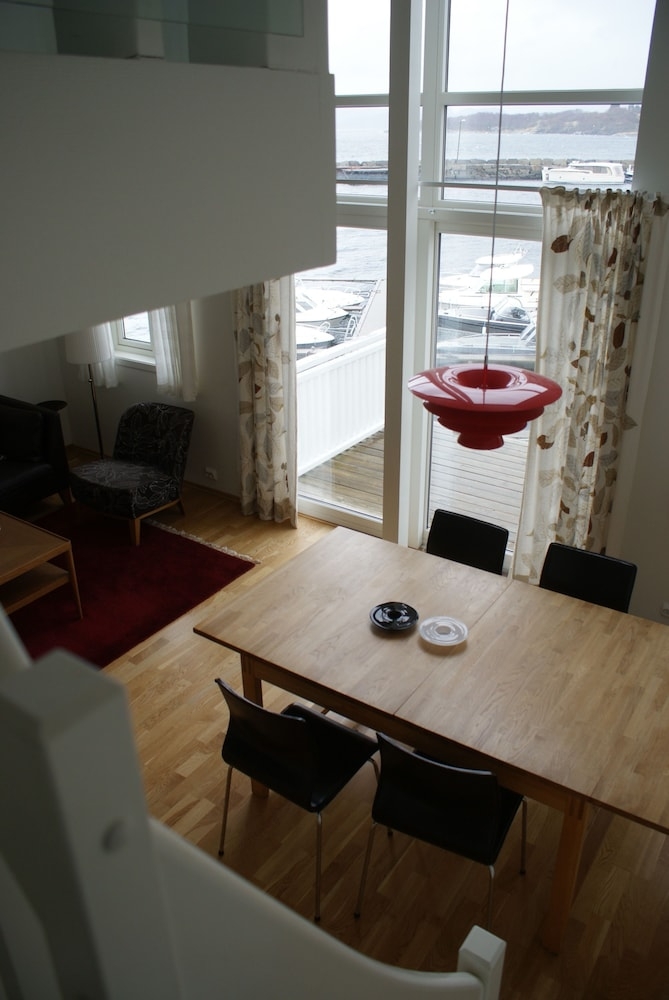 객실 내 식사 공간