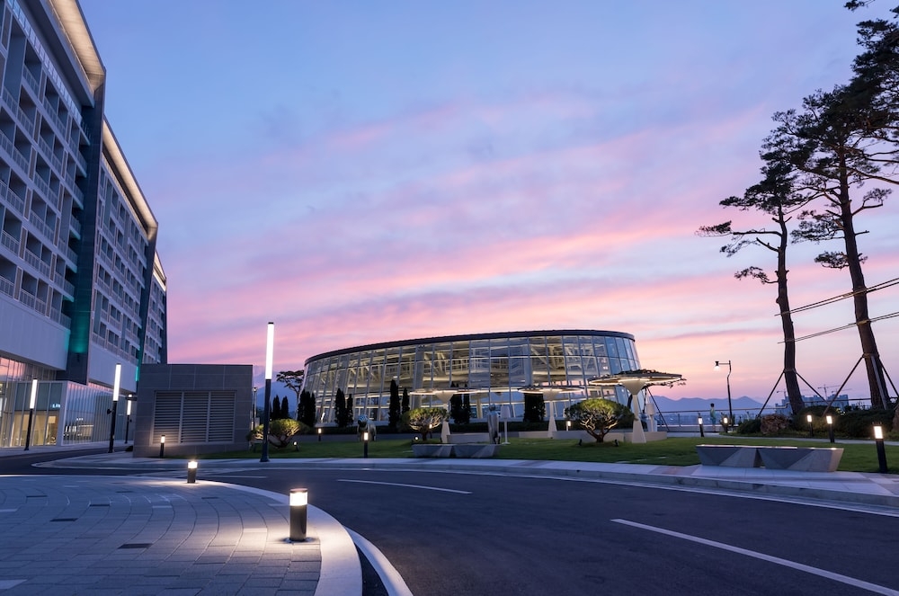 숙박 시설 입구