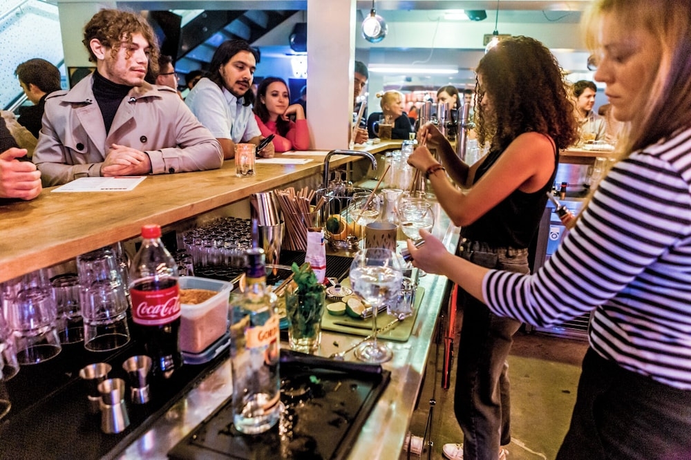 바(숙박 시설 내)