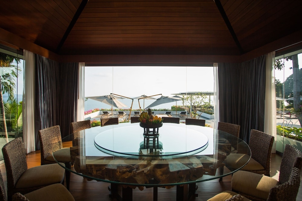 객실 내 식사 공간