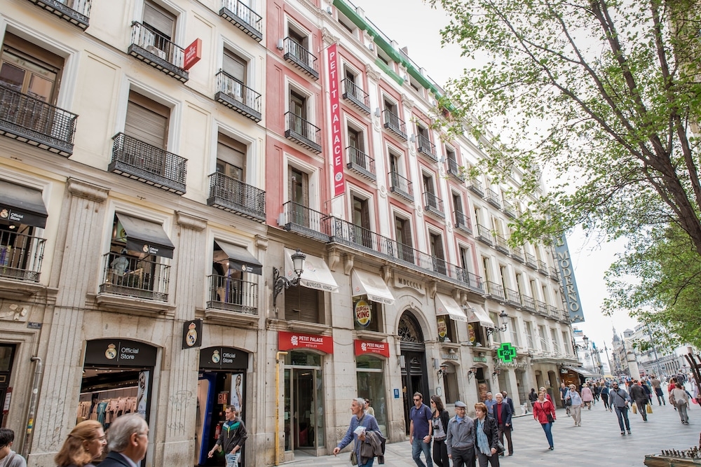 숙박 시설 정면