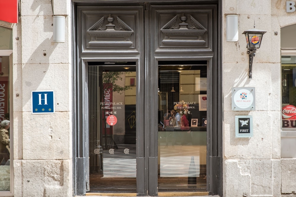 숙박 시설 입구