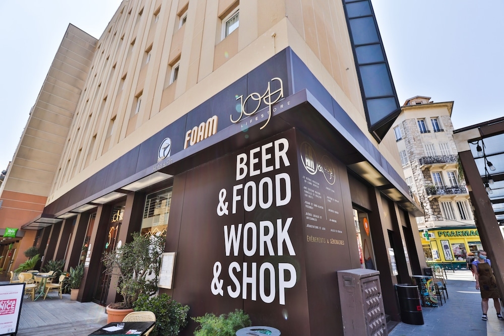 숙박 시설 정면