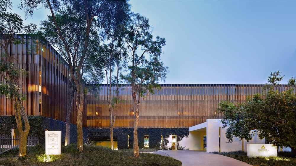 숙박 시설 정면 - 저녁/밤