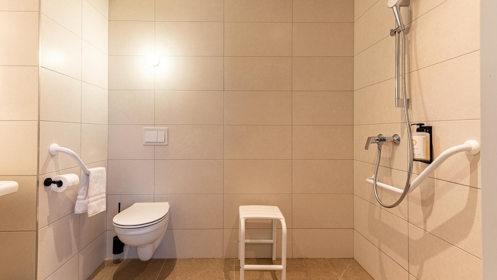 장애인 지원 욕실