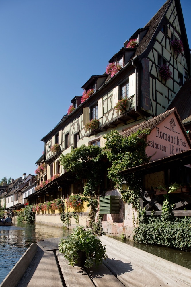 숙박 시설 정면