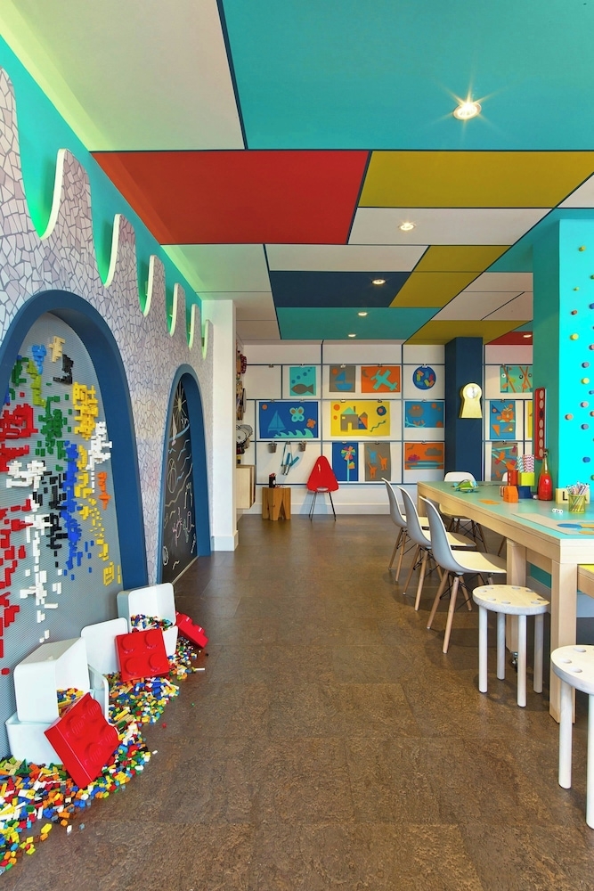 어린이 놀이 공간 - 실내