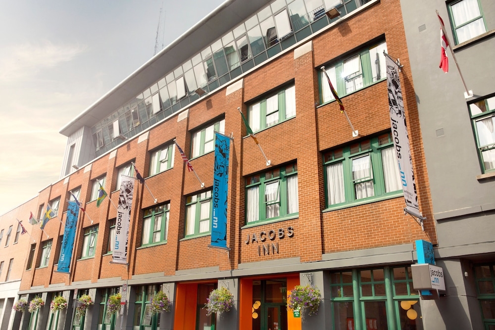 숙박 시설 입구