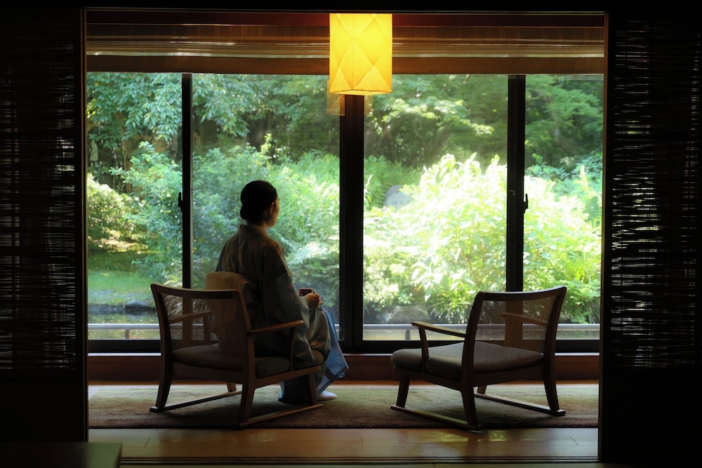 객실 내 식사 공간