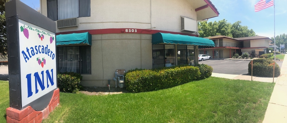 숙박 시설 입구