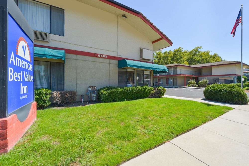 숙박 시설 입구