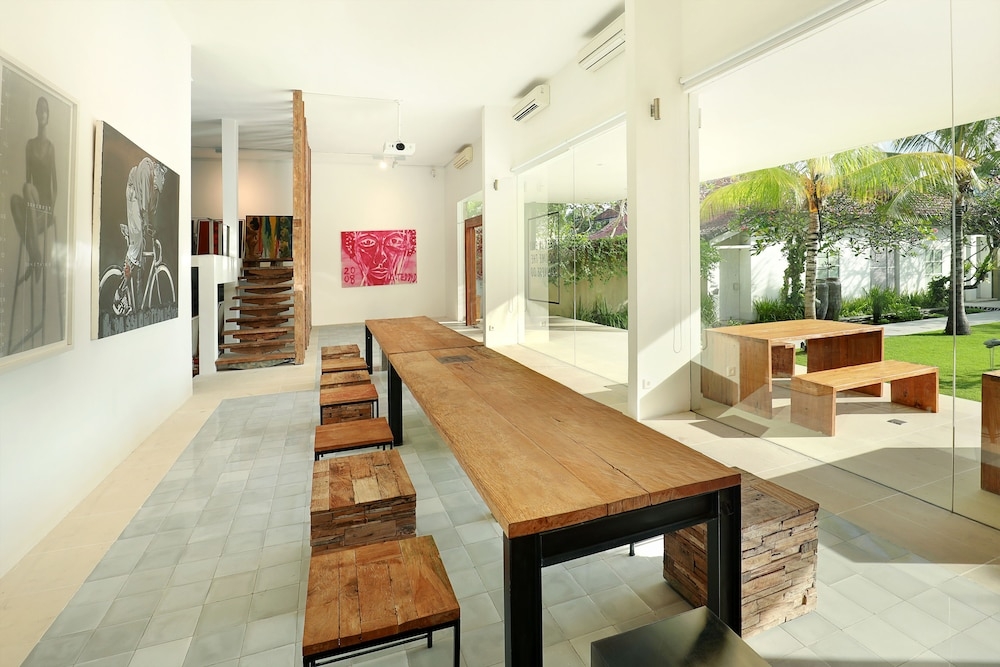 로비 좌석 공간