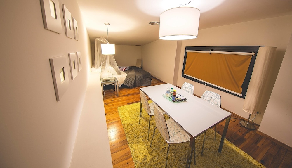 객실 내 식사 공간