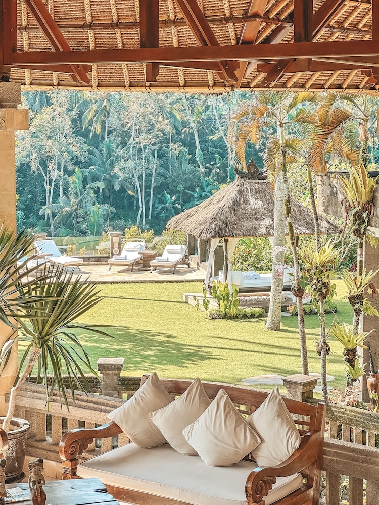 로비 좌석 공간