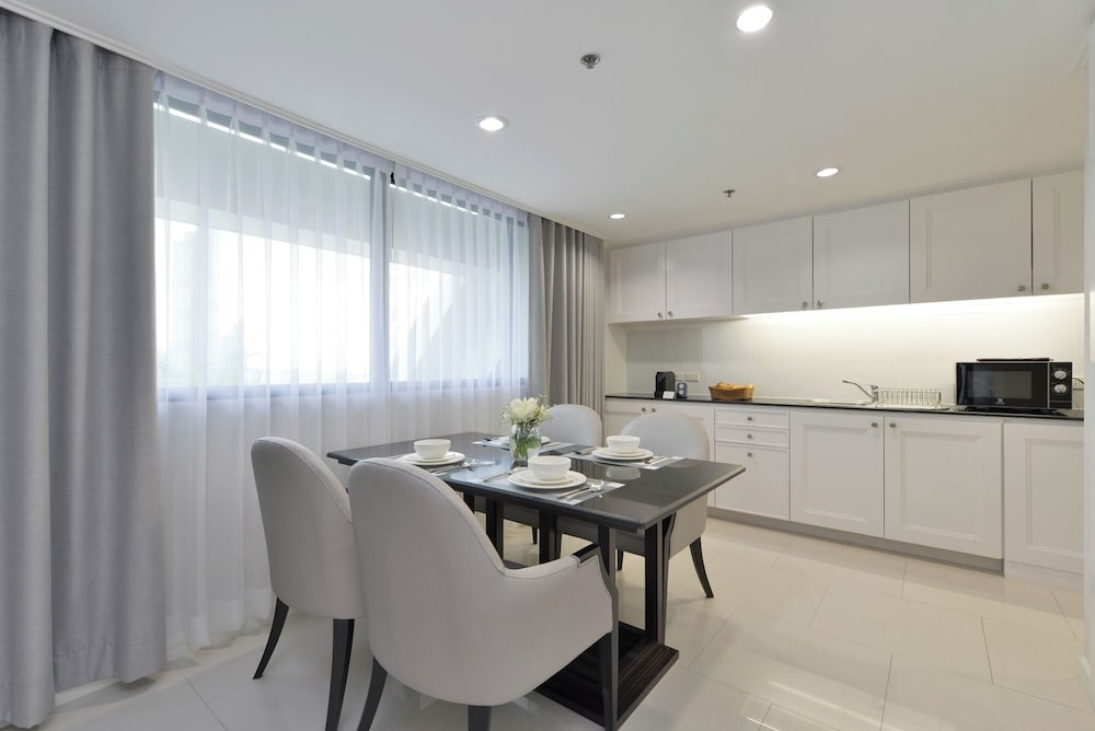 객실 내 식사 공간