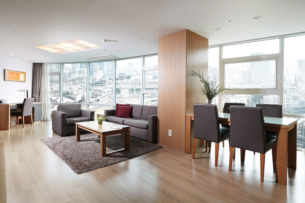 객실 내 식사 공간