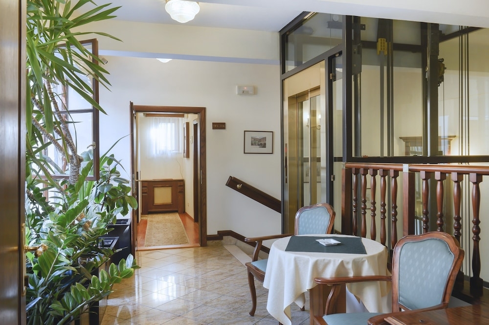 로비 좌석 공간