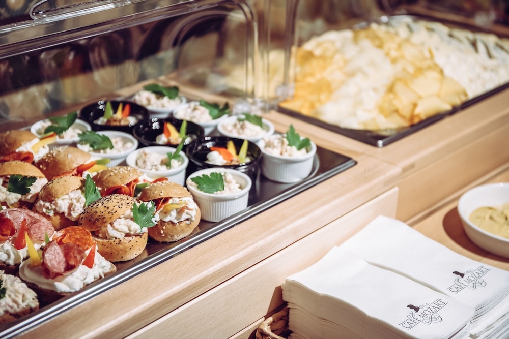 뷔페 아침 식사