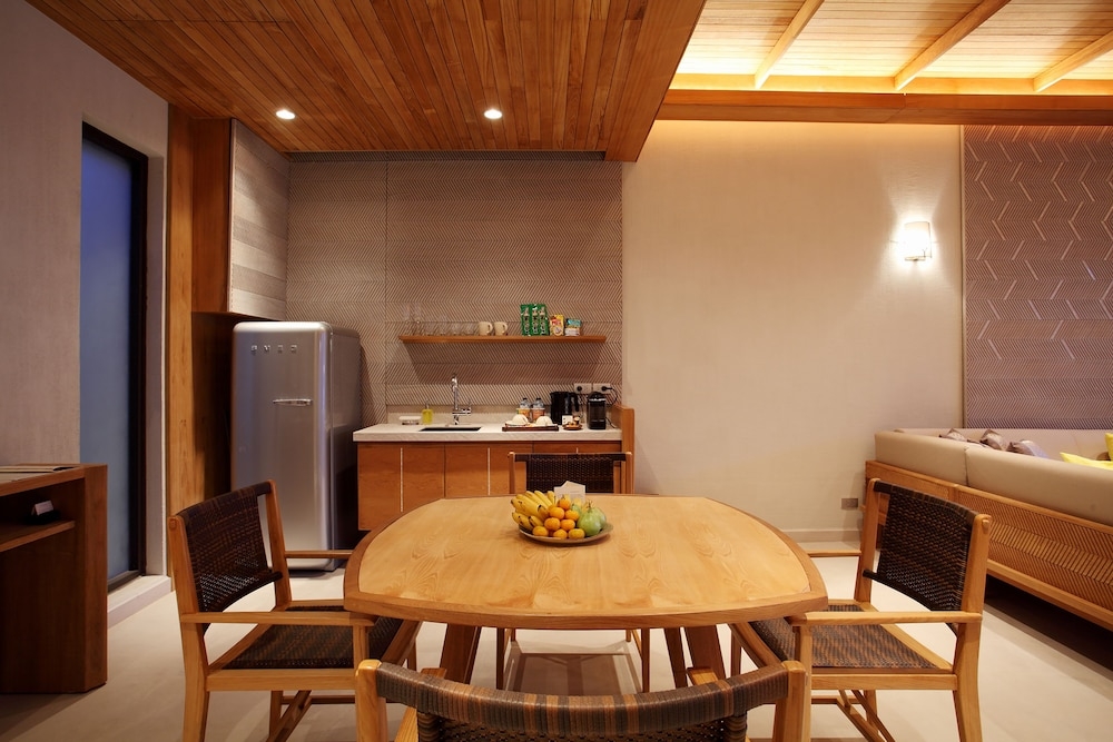 객실 내 식사 공간