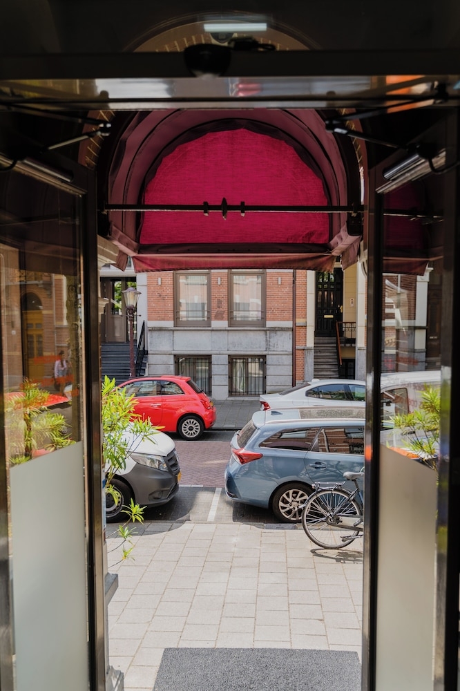 숙박 시설 입구