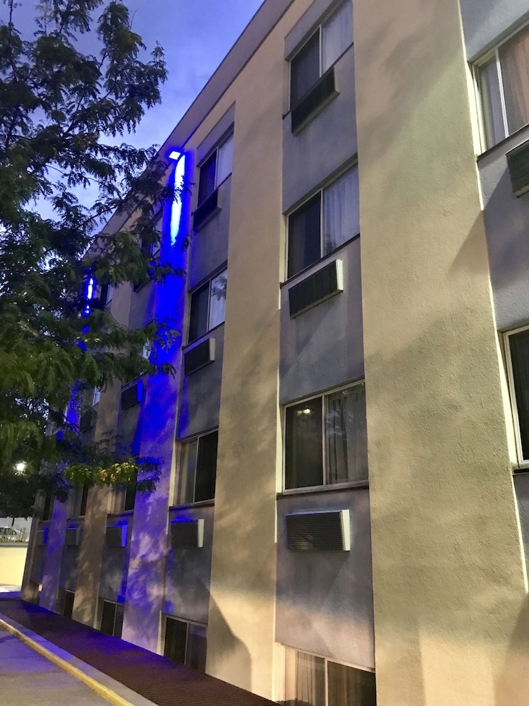 숙박 시설 정면