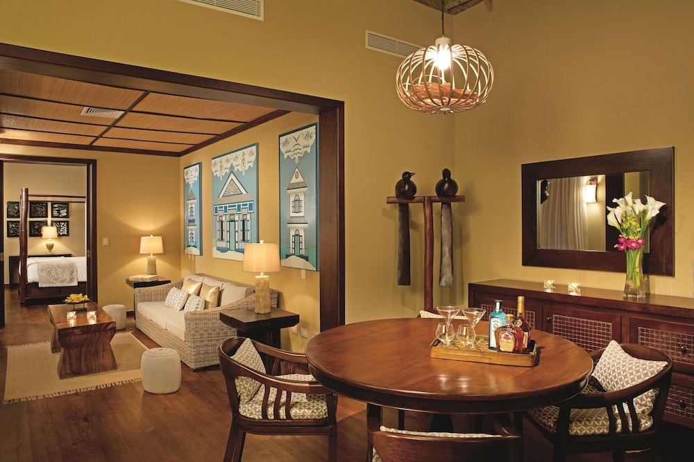 객실 내 식사 공간