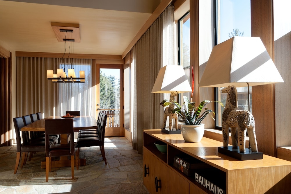 객실 내 식사 공간