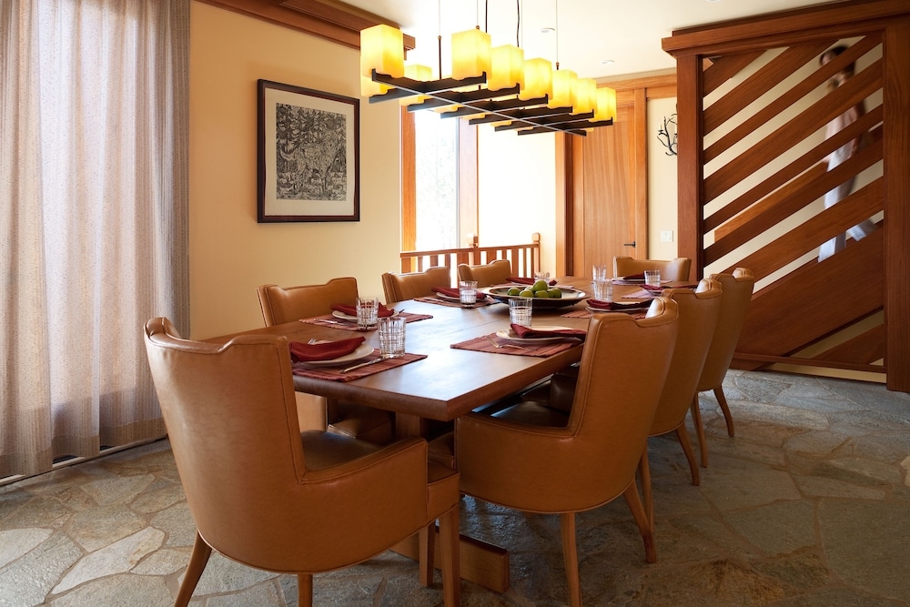 객실 내 식사 공간