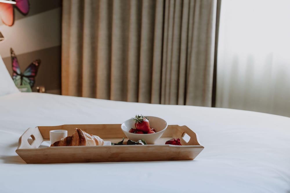 객실 내 식사 공간