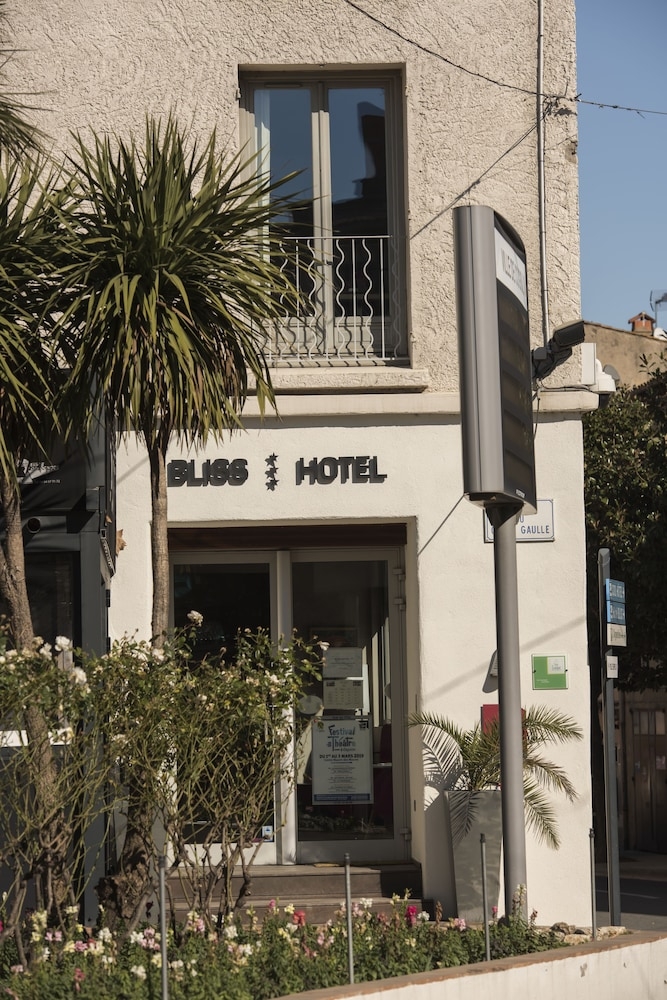 숙박 시설 입구